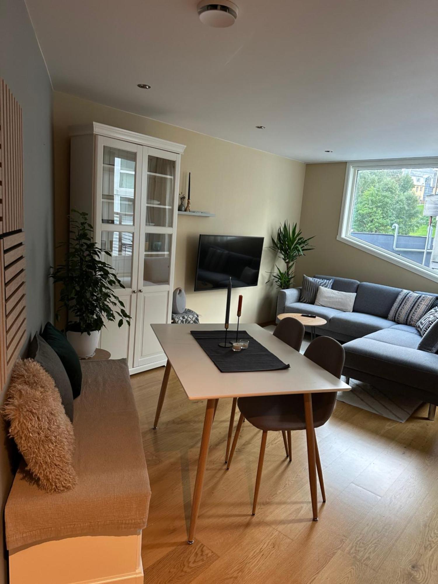Urban And Quiet Apartment In City Centrum Тромсе Екстер'єр фото